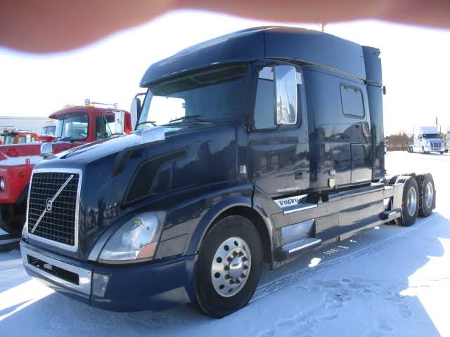 2013 Volvo VNL Mid-Sleeper Double Bunk T/A