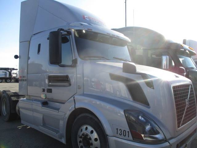 2013 Volvo VNL Automatic T/A Flat Top Sleeper
